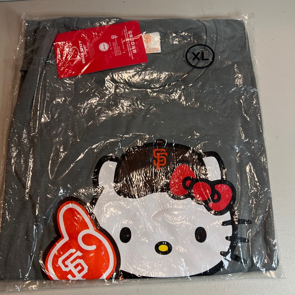 NWT Hello Kitty San Francisco Giants Tee - Gray T-shirt - Picture 2 of 4